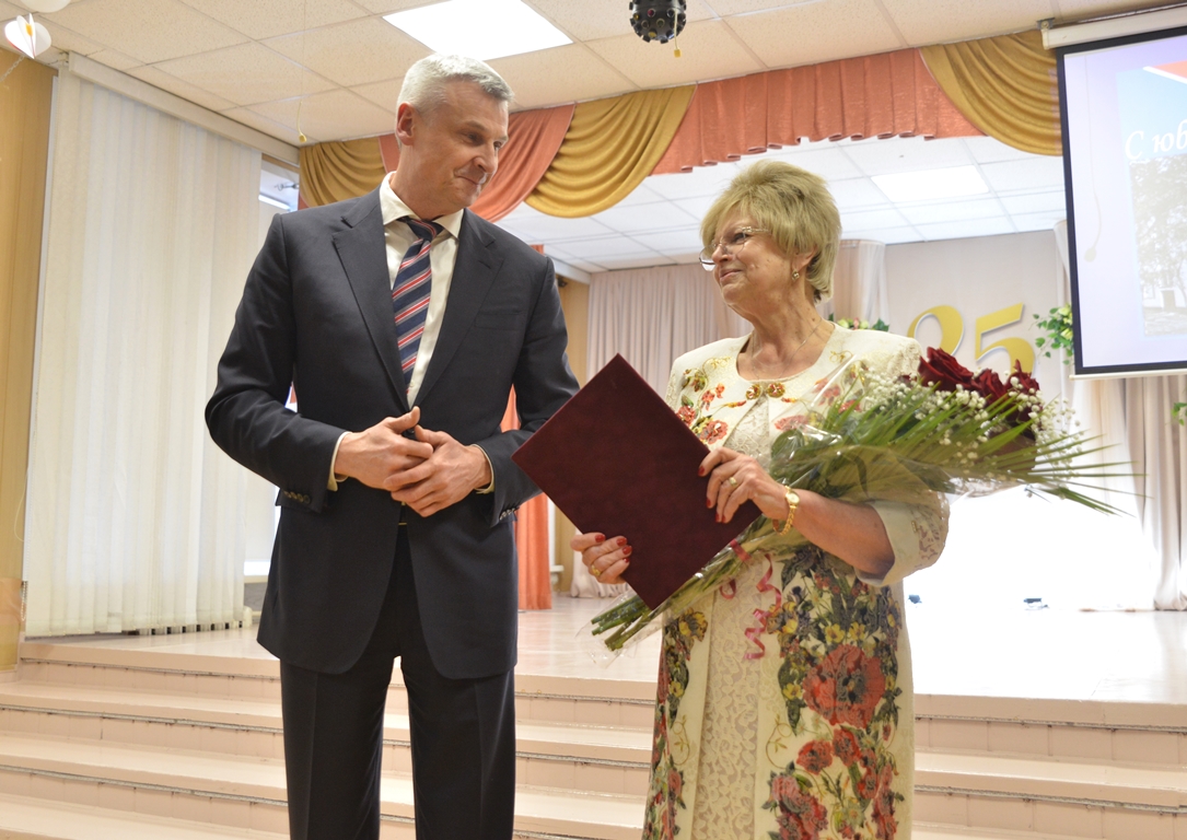 Губернатор поздравил гимназию «Английскую» с юбилеем