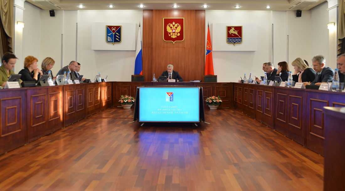  Губернатор Сергей Носов предложил платить зарплату колымским министрам в зависимости от добросовестной работы с обращениями граждан
