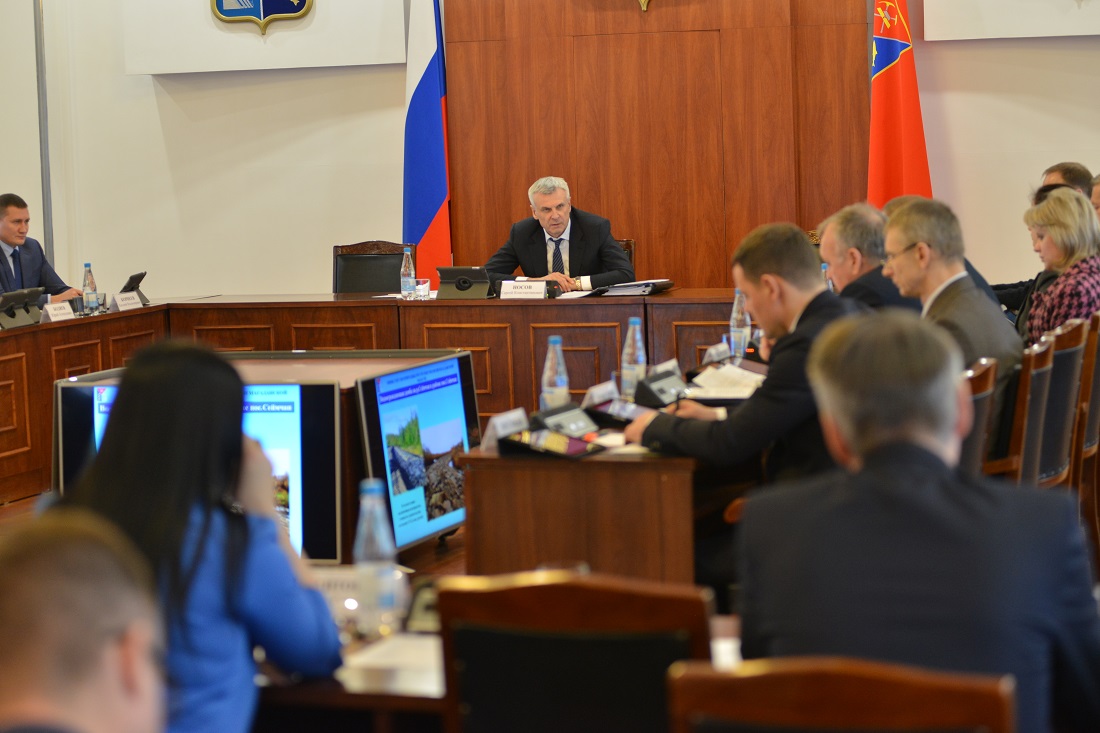 Губернатор Магаданской области провел заседание правительства