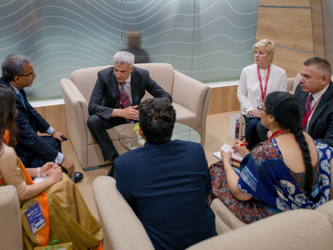 Сергей Носов встретился с послом Индии в России Венкатешем Вармой на полях ПМЭФ-2019
